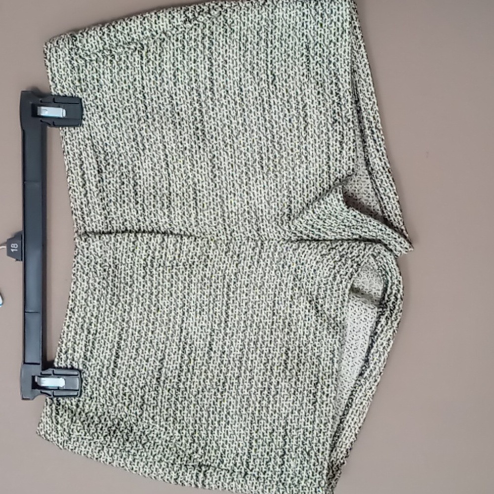 Halogen Neon Green/Black Woven Knit Shorts Size 6